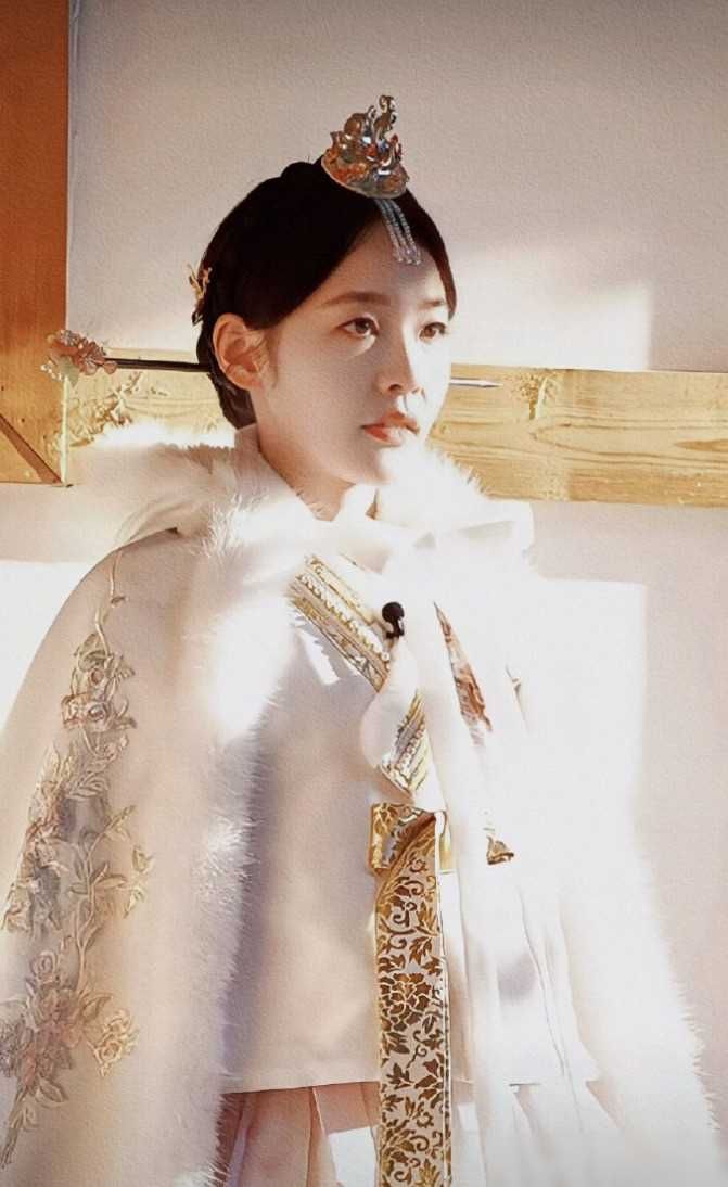 女星張佳甯穿朝鮮民族服飾宣傳家鄉，韓國人破防了，怒斥她是小偷